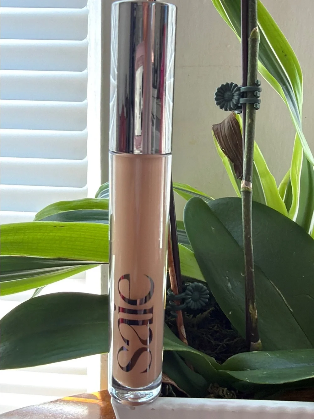 Saie Concealer Stick in Light Beige - Cream Finish